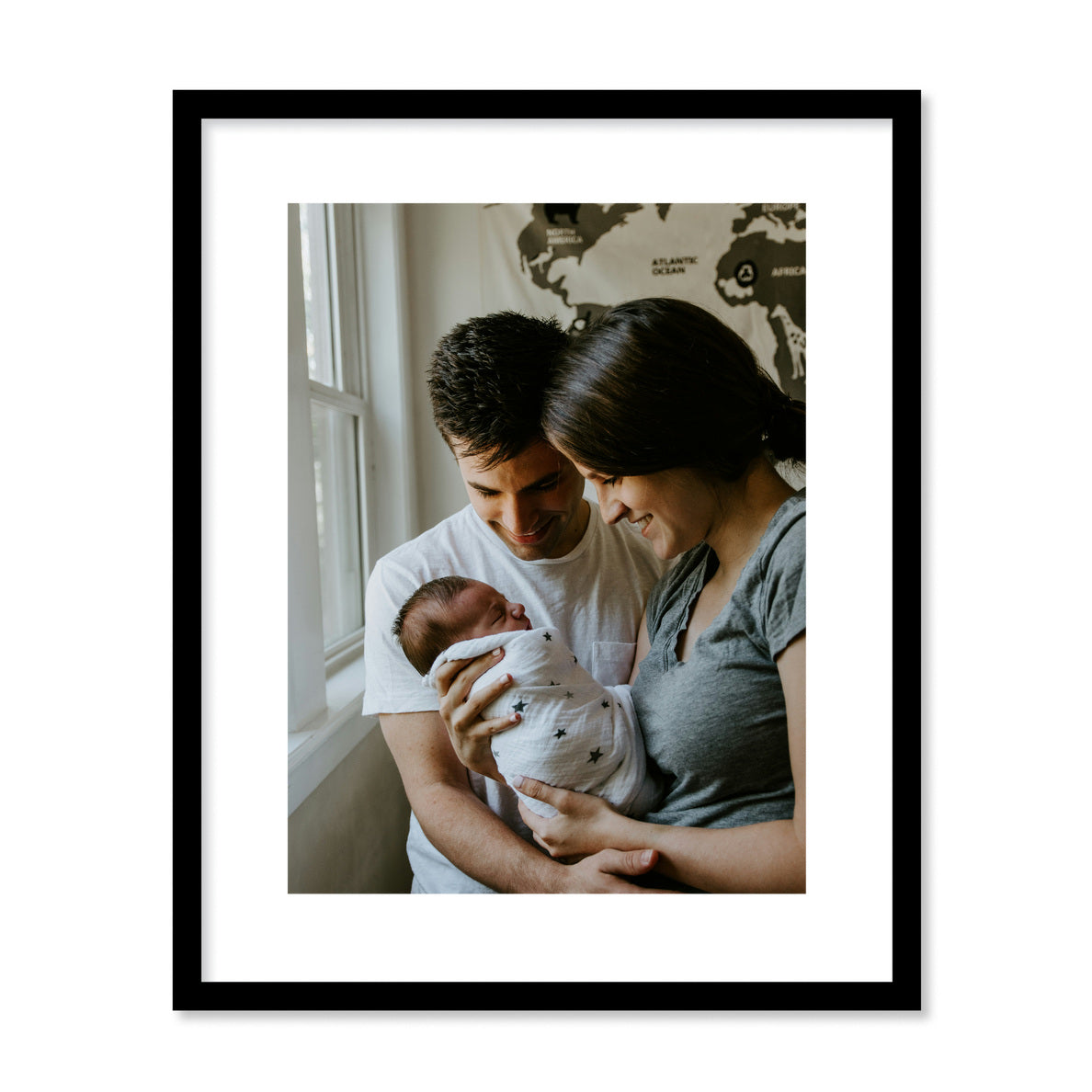 A family photo in a black Framewick frame